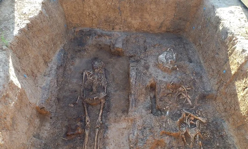Mormântul descoperit în cimitirul medieval de la Gnezdilovo 