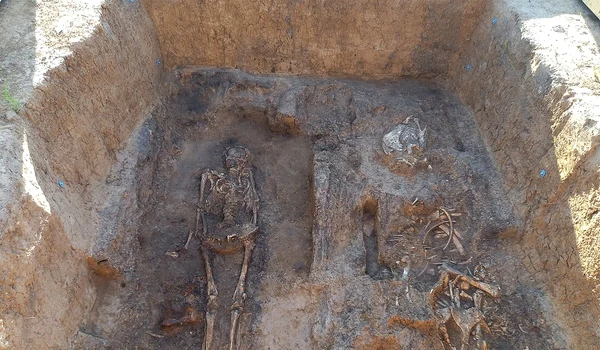 Mormântul descoperit în cimitirul medieval de la Gnezdilovo 