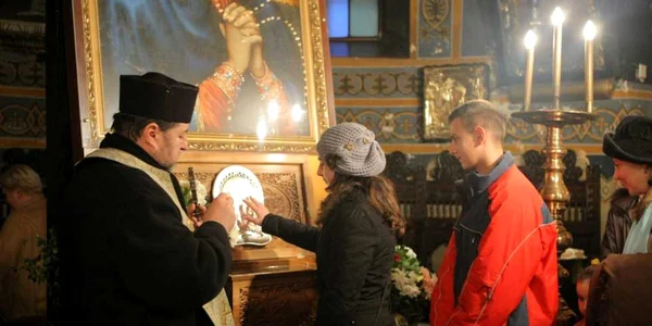 Zeci de credincioşi s-au închinat la moaştele Sfântului Gheorghe
