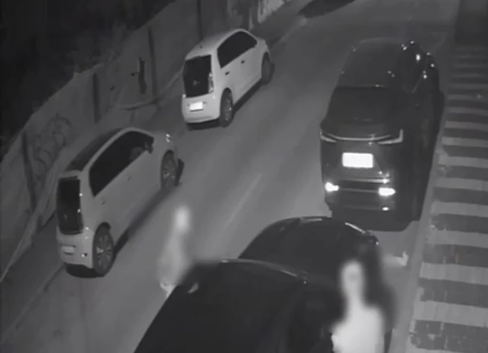 Hoții au fost surprinși de camerele de supraveghere FOTO: Captură video