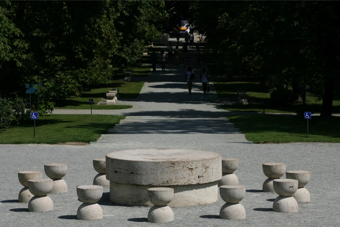 Masa Tacerii Constantin Brancusi FOTO Adevarul