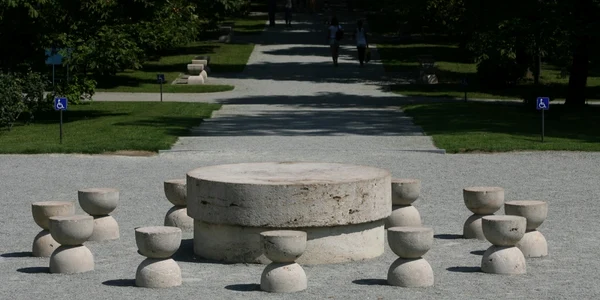 Masa Tacerii Constantin Brancusi FOTO Adevarul