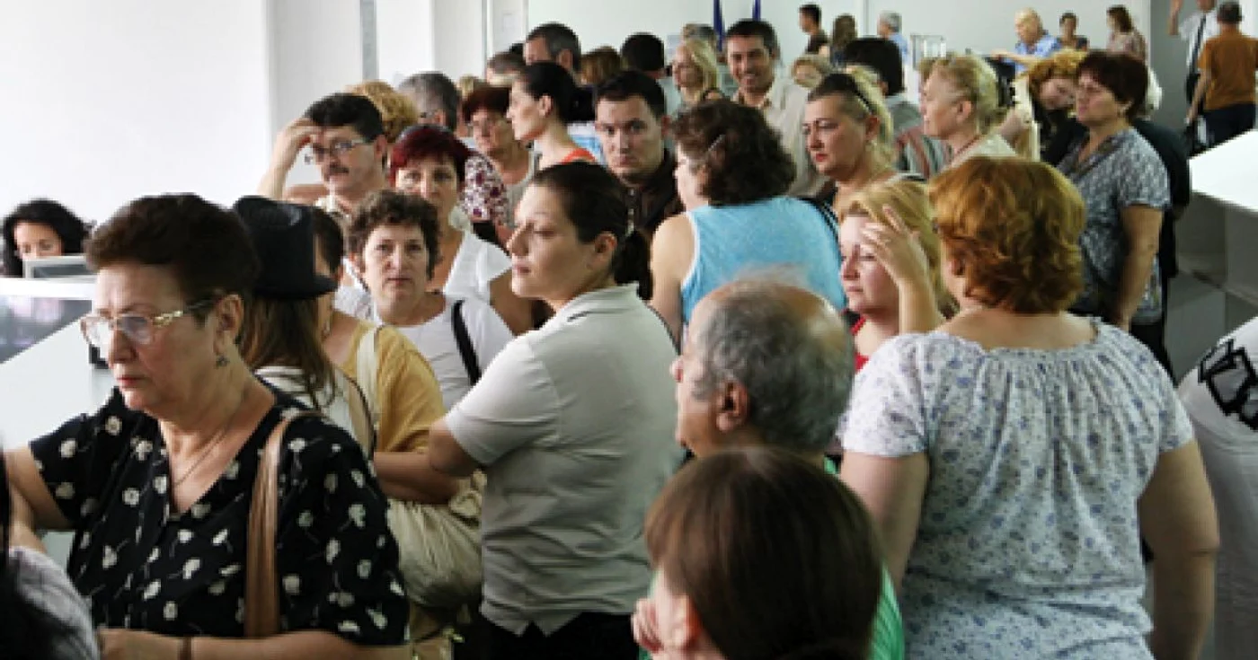 Ieşenii stau la coadă pentru cererile de ajutor social