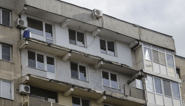 Impozit dublu pentru proprietarii care au închis balconul fără autorizație. Ce prevede noul Cod al urbanismului și cum pot intra în legalitate