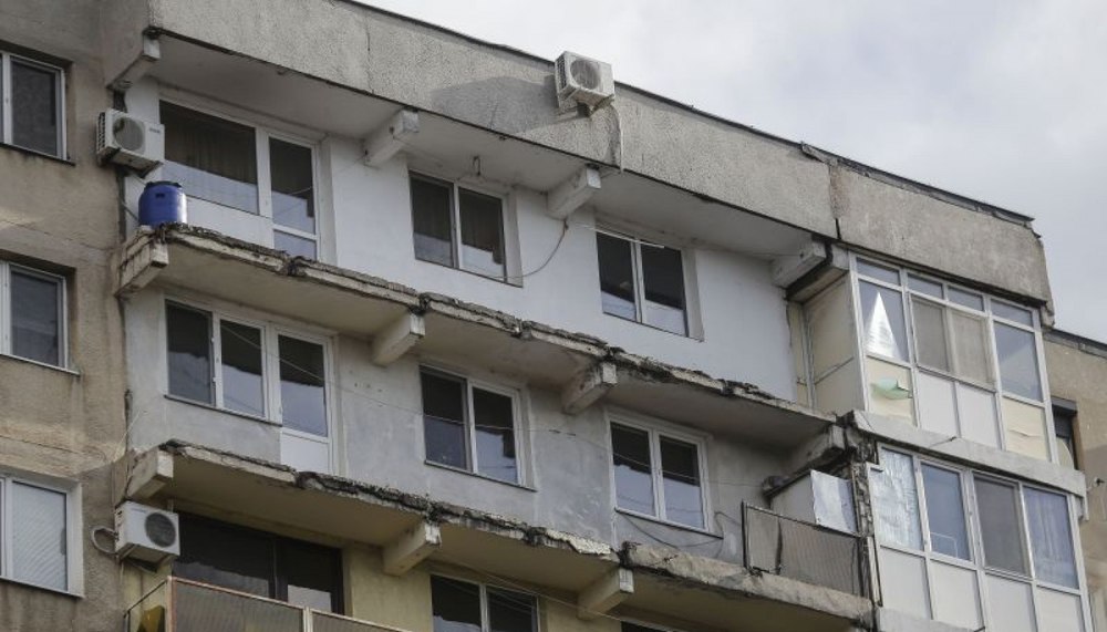 Impozit dublu pentru proprietarii care au închis balconul fără autorizație. Ce prevede noul Cod al urbanismului și cum pot intra în legalitate