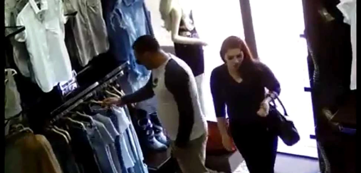 Imaginile video au surpins-o pe tânără în acţiune.
