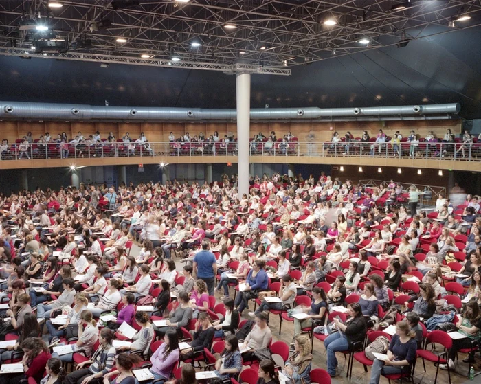 Concurs de angajare la Primăria Florenţa. 2.813 persoane au candidat pentru 12 posturi de învăţător. Examenul a avut loc în sala de spectacole ObiHall din Florenţa FOTO Michele Borzoni