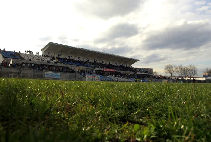 Echipa FC Hunedoara a avut un sezon slab, iar suporterii nu îşi pun mari speranţe în viitorul ei. FOTO: Daniel Guţă. ADEVĂRUL.