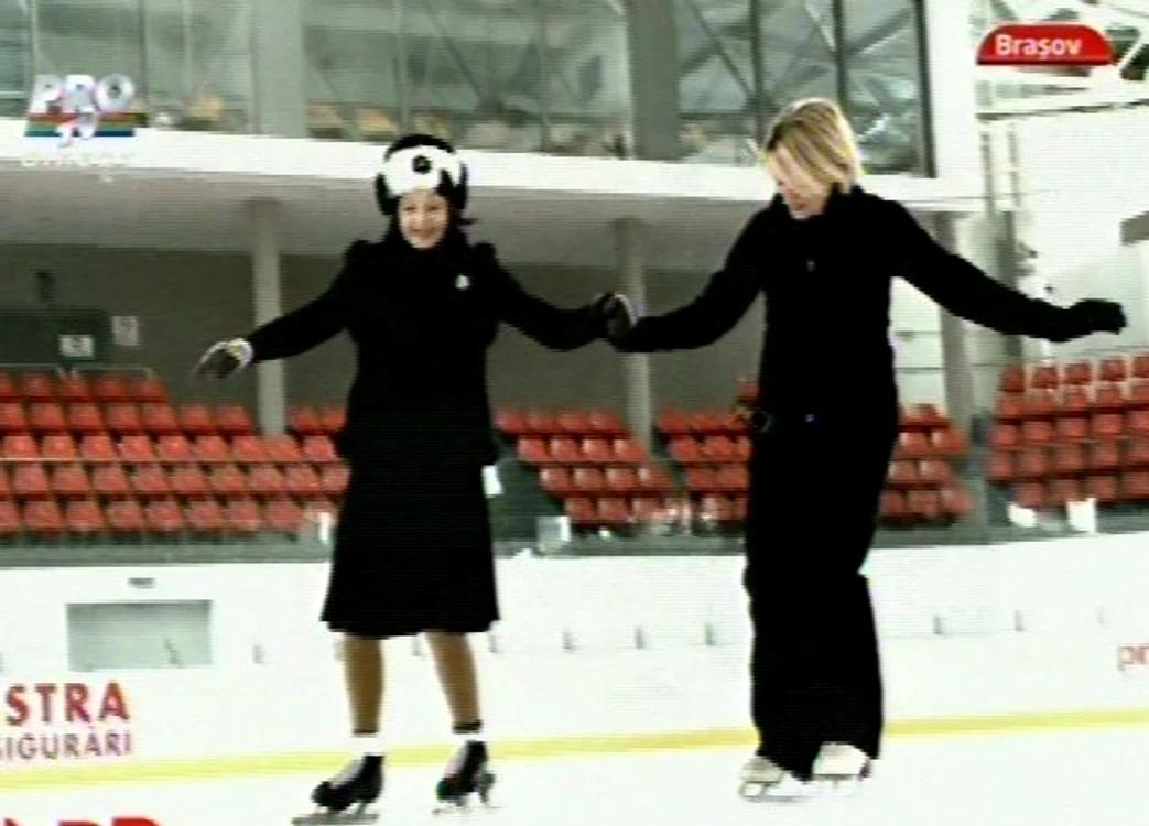 
    Marina Voica, pe patine (Foto: captură video ProTV)  