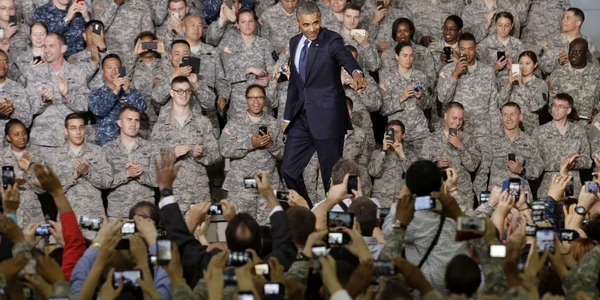 Preşedintele american Barack Obama este întâmpinat de personalul militar american