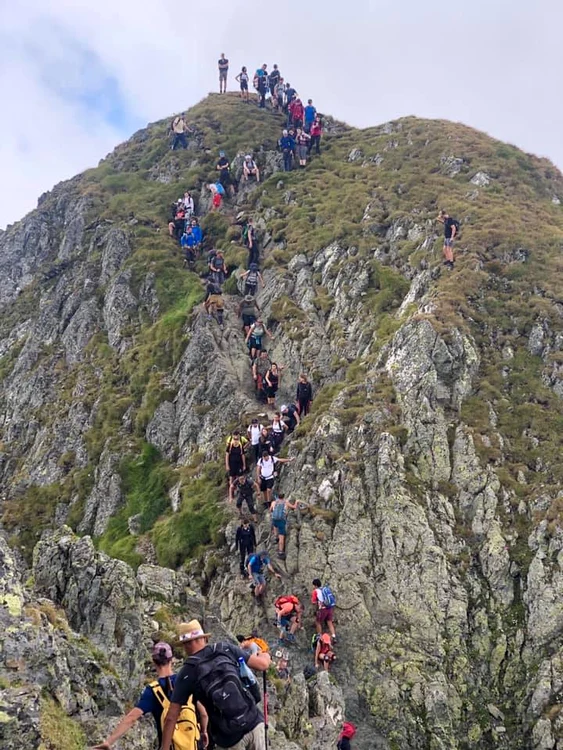 „Blocaj în trafic” pe Vârful Moldoveanu, sâmbătă, 22 august