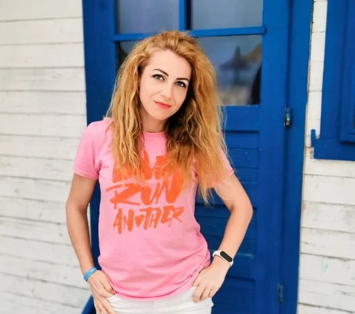 
    Roxana auzea des la cumpărături: «...pentru dumneavoastră nu avem ni­mic»clickpentrufemei.ro  