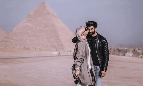 Jojo si Paul Ipate in Egipt la piramide jpeg