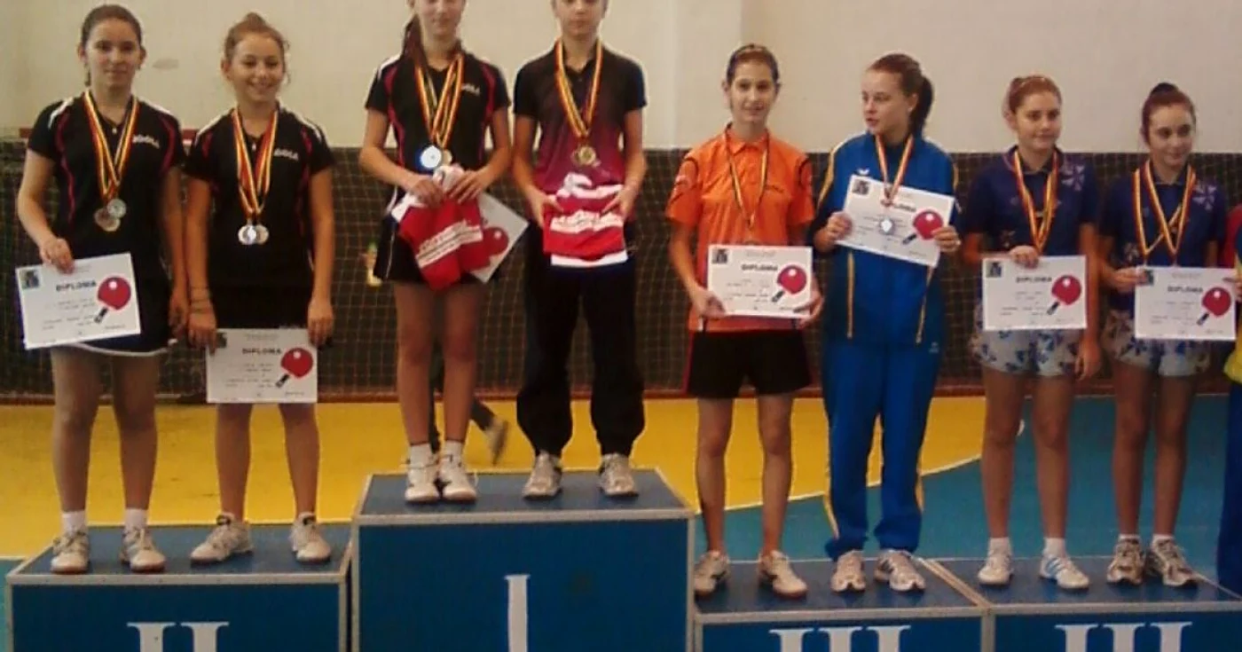 Teodora Ciulică (trening albastru) a ocupat locul trei la "dublu"