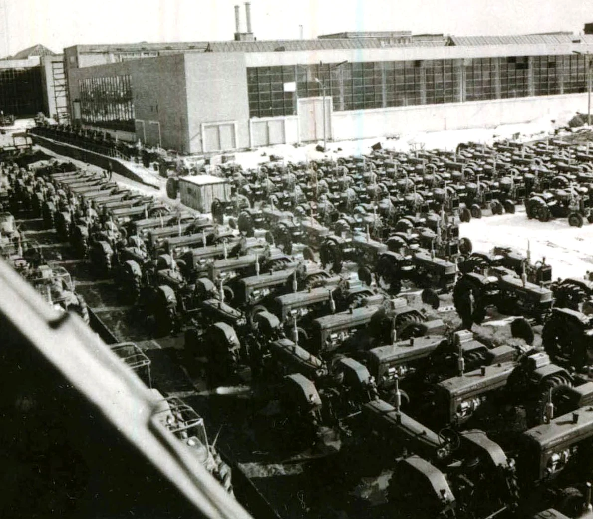Uzinele de tractoare Braşov (© „Fototeca online a comunismului românesc”, cota: 220/1970)