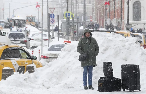 ninsoare rusia camioane zapada meteo FOTO EPA