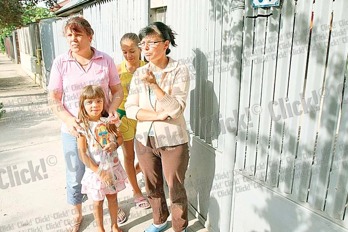 La intrarea pe Bulevardul Bucureştii Noi dinspre Mogoşoaia, circulaţia e deviată pe străzile laterale (Fotografii: Dorin Constanda)