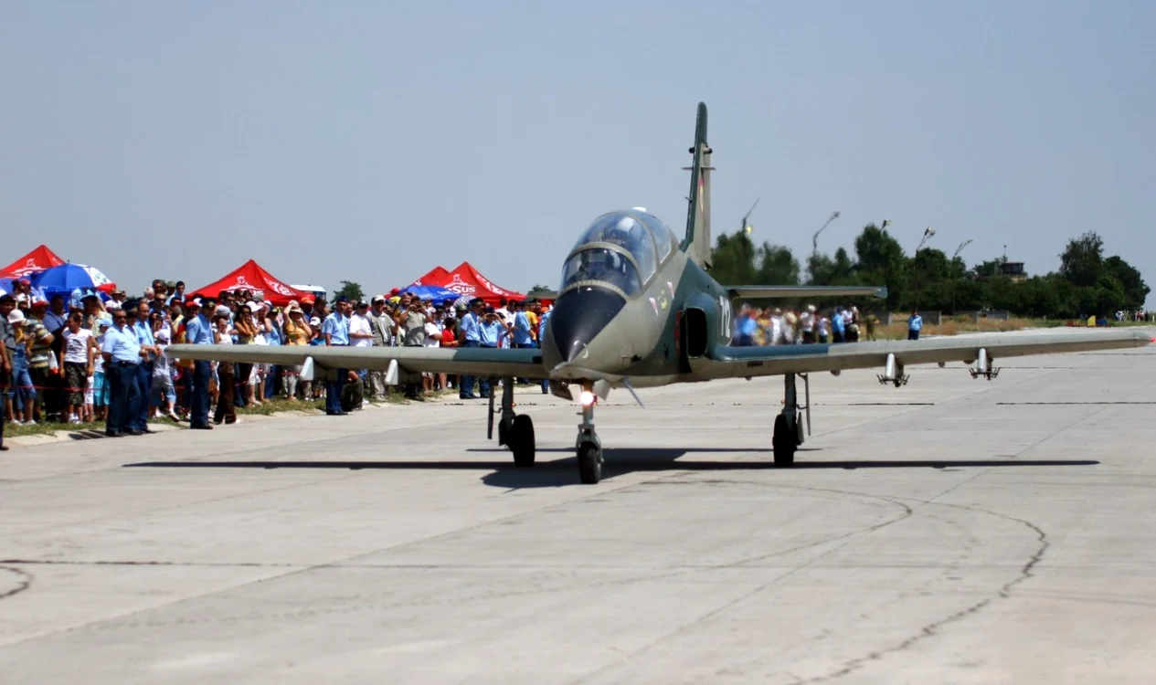 Avion militar de tip IAR-99 Soim FOTO Mediafax