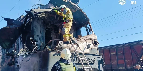 Un tren de călători a fost lovit de un atac rusesc, în Odesa. FOTO: X/@Maks_NAFO_FELLA