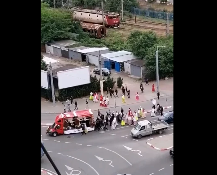 Cortegiul funerar a îngreunat circulaţia Captură video