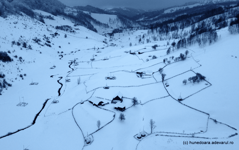„Palma lui Dumnezeu”, locul din România părăsit din cauza zăpezilor. Cum arată Fundătura Ponorului în nămeți VIDEO