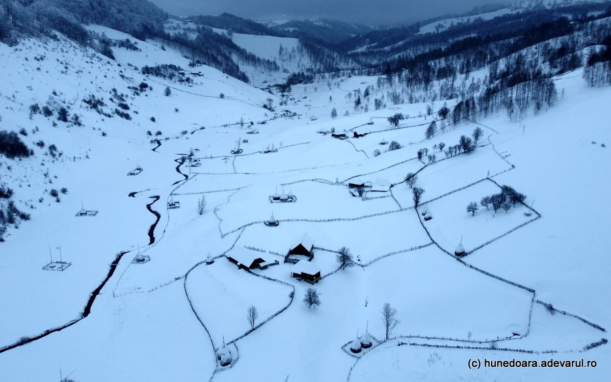 Fundătura Ponorului iarna. Foto Daniel Guță