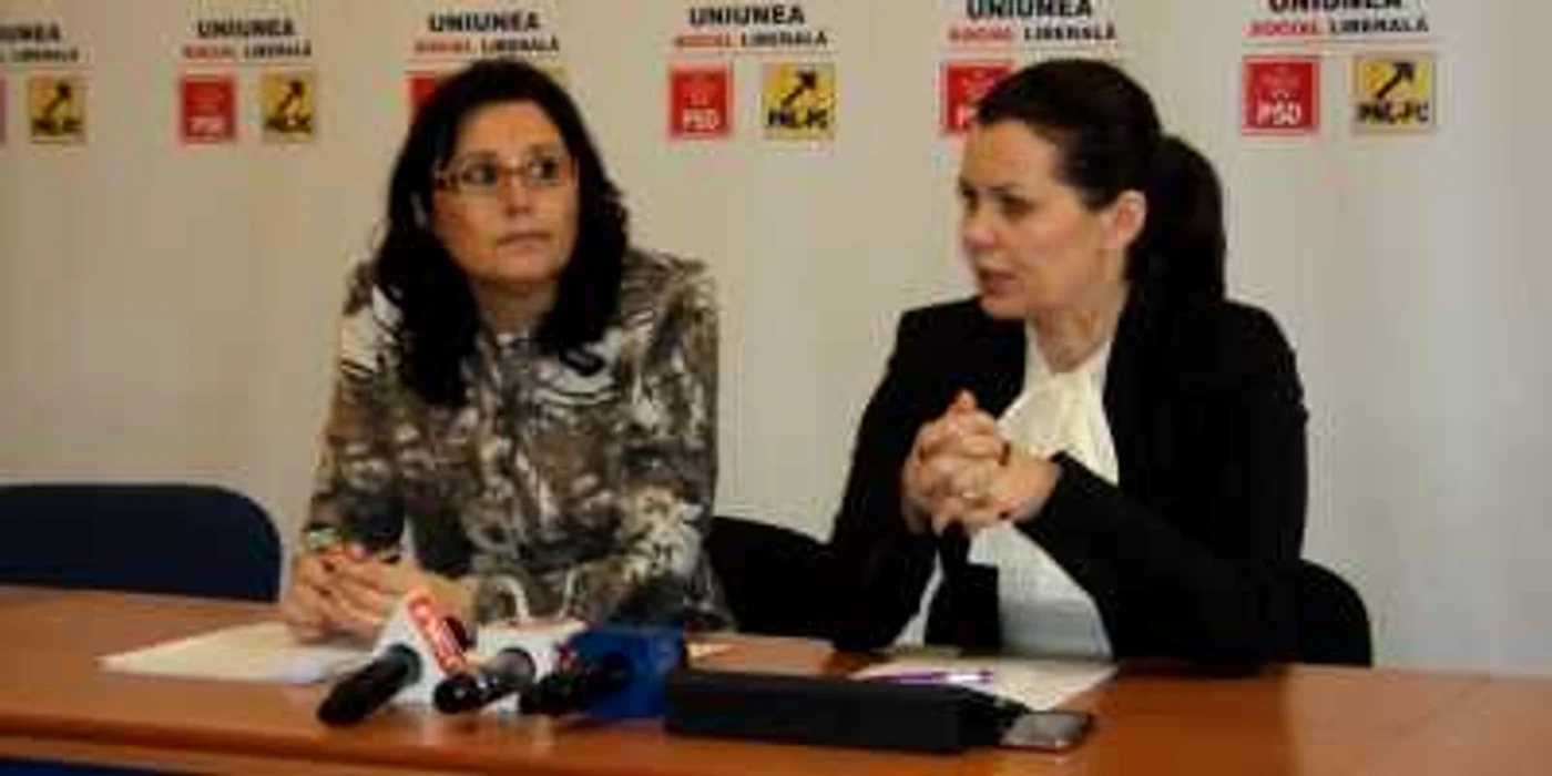 Steluţa Cătăniciu şi Aurelia Cristea, reprezentantele USL, au cerut demisia primarului Sorin Apostu.