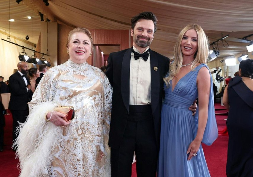 Gestul de recunoștință făcut de Sebastian Stan pentru mama sa, la gala Premiilor Oscar. Georgeta Orlovschi: „Nu aș putea fi mai mândră”