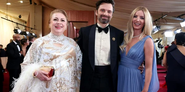 Sebastian Stan alaturi de iubita si de mama Foto X Sebastian Stan Daily jpg