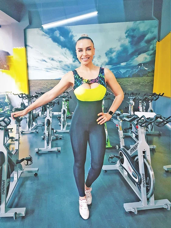 Adina Halas  şi-a mărit bustul  acum doi ani