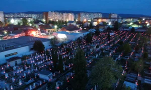 Așa au arătat cele două cimitire din Râmnicu Vâlcea în noaptea de Înviere jpeg