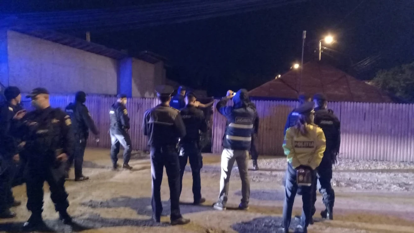 Forțele de ordine s-au încăierat cu mai mulți localnici dintr-un cartier din Ploiești