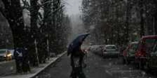 Primii fulgi sunt aşteptaţi în weekend. Foto arhivă