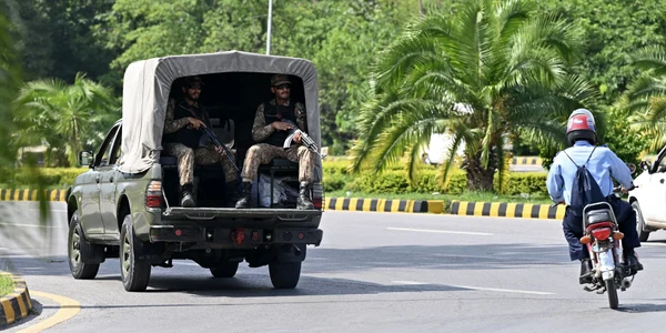 soldati pakistanezi patruleaza in islamabad pakistan Foto AFP jpg