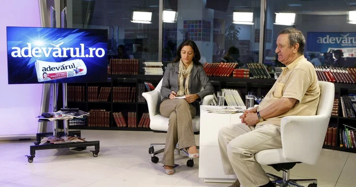 Oana Popescu şi Dumitru Constantin, în studioul Adevărul Live FOTO David Muntean