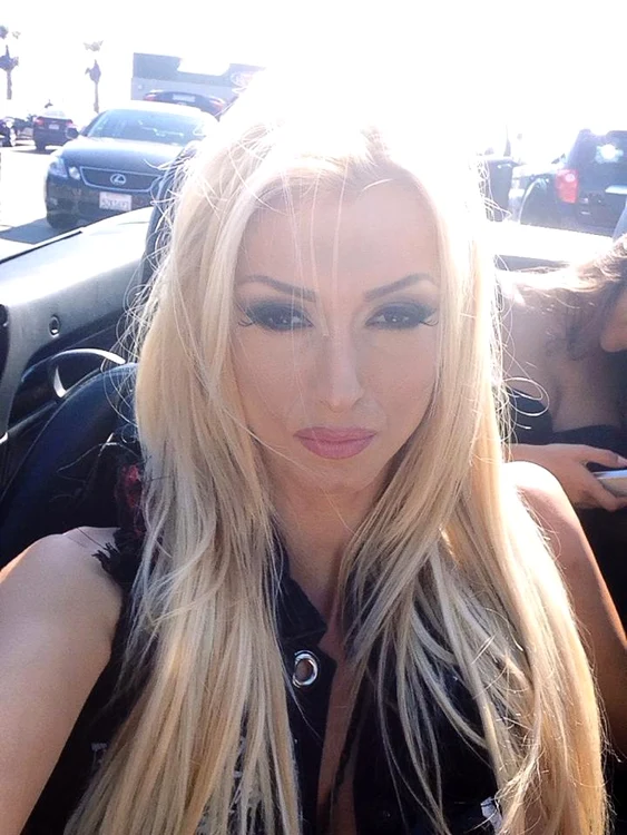 Andreea Bălan, tristă şi cu ochii în lacrimi, pe Facebook