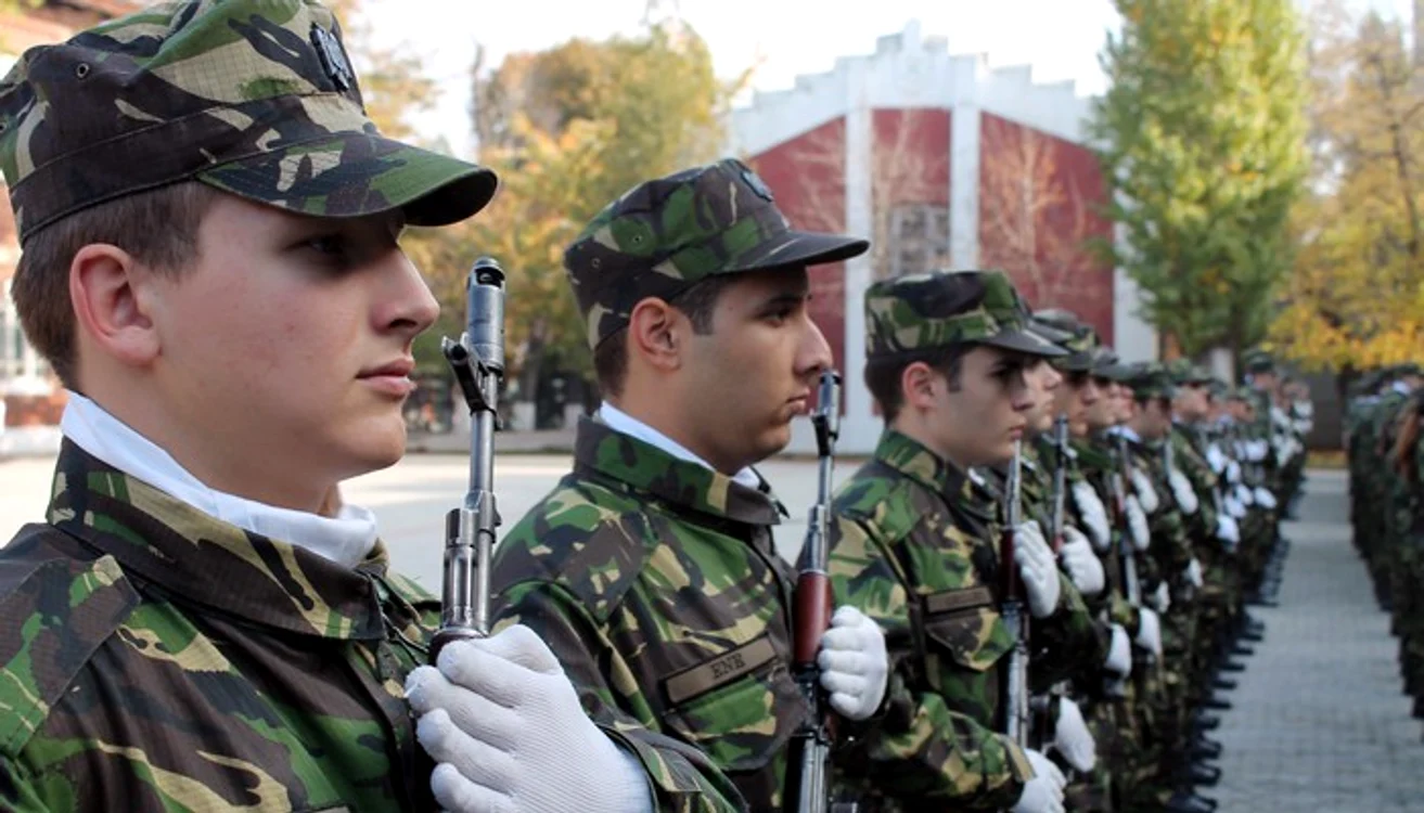 O foarte bună idee este înscrierea la una din facultățile care pregătesc carierele militareFOTO: mapn.ro