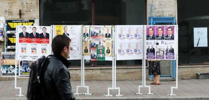 Este interzisă folosirea altor locuri pentru afişajul electoral decât cele stabilite prin dispoziţia de primar Foto: Adevărul