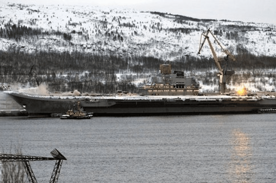 Singurul portavion rusesc, „Admiral Kuzneţov”, a luat foc în timp ce se afla în reparaţii