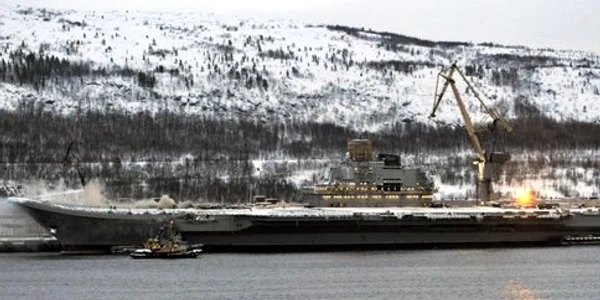 Singurul portavion rusesc, „Amiral Kuzneţov”, a luat foc în timp ce se afla în reparaţii Foto twitter