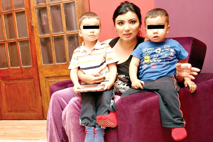 Adriana şi Mihai s-au afişat împreună în urmă cu aproape două săptămâni. Noul iubit se mutase deja la Adriana şi ieşeau împreună la cumpărături