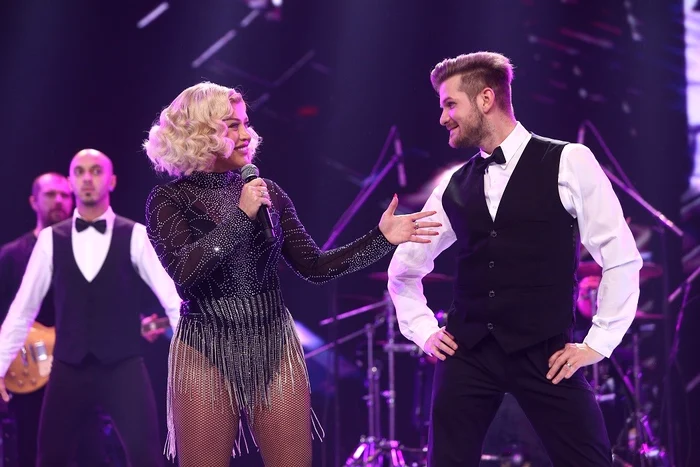 
    Loredana Groza a filmat ediții speciale de ziua Antenei 1foto: Antena 1  