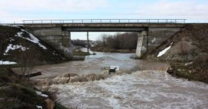 Drumul judeţean ar putea fi deblocat în cursul zilei de astăzi