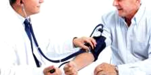 Din cauza temperaturilor ridicate, tensiunea scade  în această perioadă  