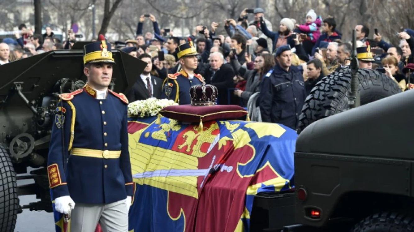 Sicriul Regelui Mihai și cortegiul care l-a însoțit 
