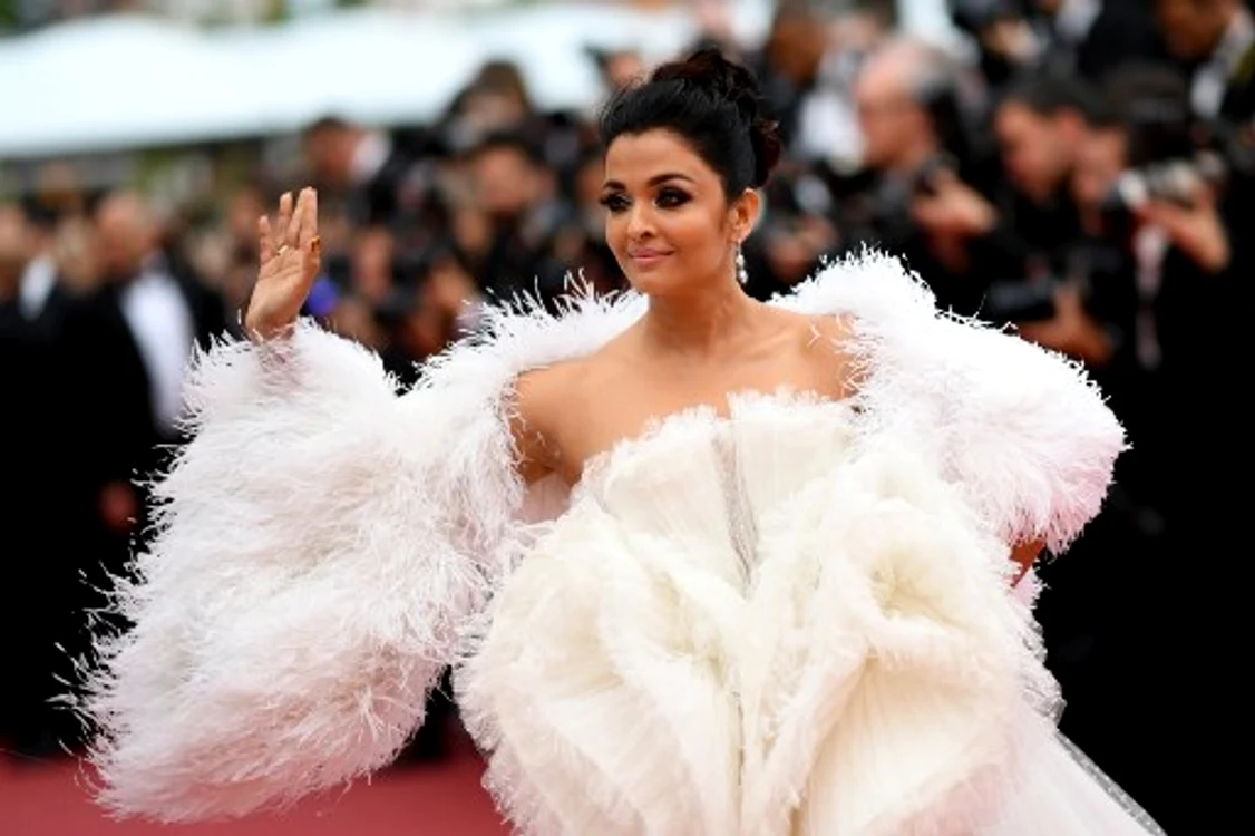 
    Aishwarya Rai Bachchan, alături de fiica Aaradhya şi soţul Abhishek Bachchanfoto: AFP  