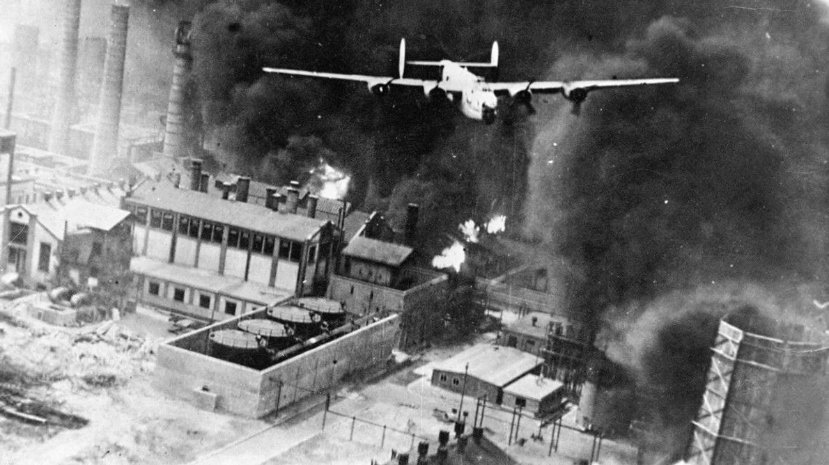 Calendar 1 august: 1943   Operațiunea „Tidal Wave”: Primul atac aerian de anvergură lansat de aviația americană asupra României jpeg