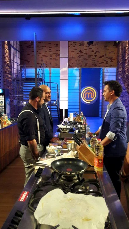 Juriul de la MasterChef, alături de prezentatorul Răzvan Fodor