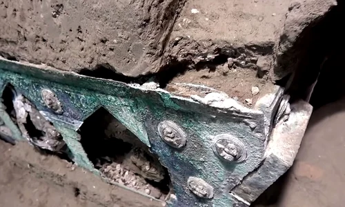 VIDEO Arheologii au descoperit o trăsură ceremonială antică în apropiere de Pompeii jpeg