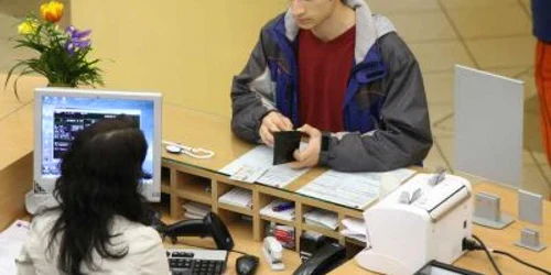Aproape 20% din românii cu credite au restanţe